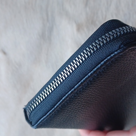Halston wallet - Picture 3 of 16